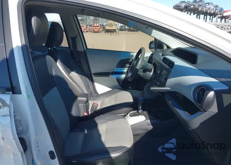 2012 Toyota Prius C Three from USA, damaged, VIN JTDKDTB34C1520545